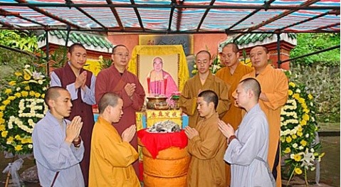 峨眉山通孝長(zhǎng)老舍利